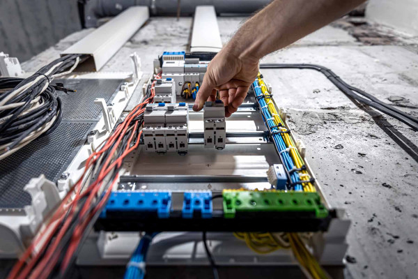 Tramitación Líneas de Media y Alta Tensión · Ingeniería · Ingenieros Técnicos Jávea